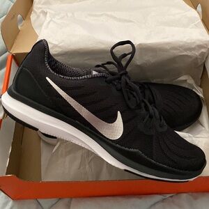 Women’s Nike In-Season TR-7 NIB